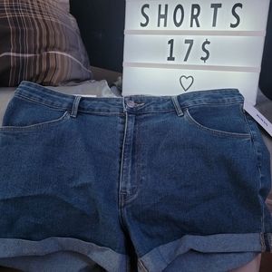 High waisted denin shorts
